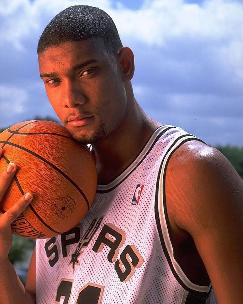 对手主教练无奈摇头（对方主帅无奈摇头）