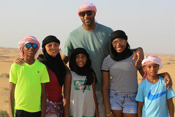 梅西夺冠后发动态庆祝！始终强调团队！还感谢工作人员和管理层！（梅西夺冠后发文庆祝：强调团队并致谢工作人员与管理层）