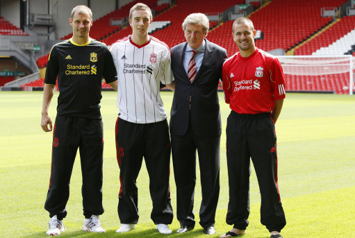 跟队：拉菲尼亚参加了训练一切正常，预计能首发出战法兰克福（随队：拉菲尼亚训练无碍，预计首发迎战法兰克福）