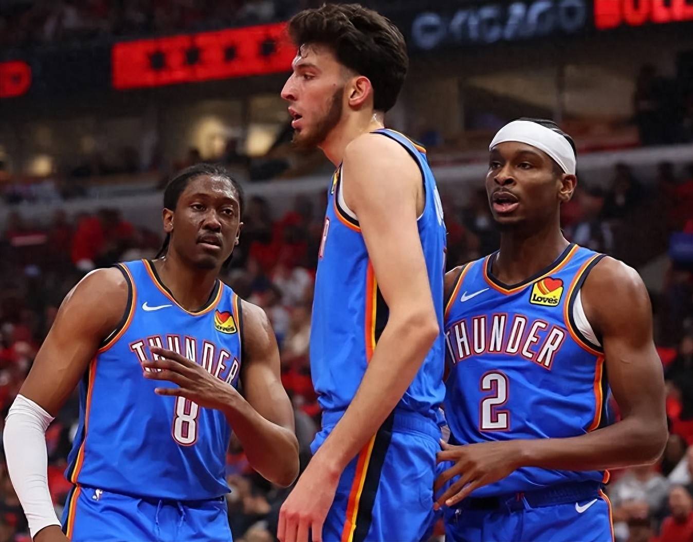 山东高速男篮昂首晋级俱乐部杯八强 阵容淬炼蓄力CBA新赛季（山东高速男篮闯入俱乐部杯八强 阵容磨合蓄势迎接CBA新赛季）