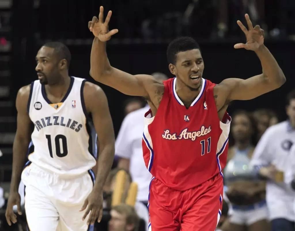 费迪南德：姆伯莫态度严谨且敬业，他能给曼联带来积极的影响（费迪南德看好姆伯莫：职业态度一流，能为曼联带来积极变化）