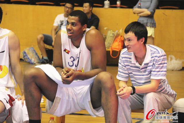 小武磊！15岁中国新星在西甲豪门爆发，12场造9球（15岁中国新星在西甲豪门迎来爆发：12战参与9球，被誉为“小武磊”）