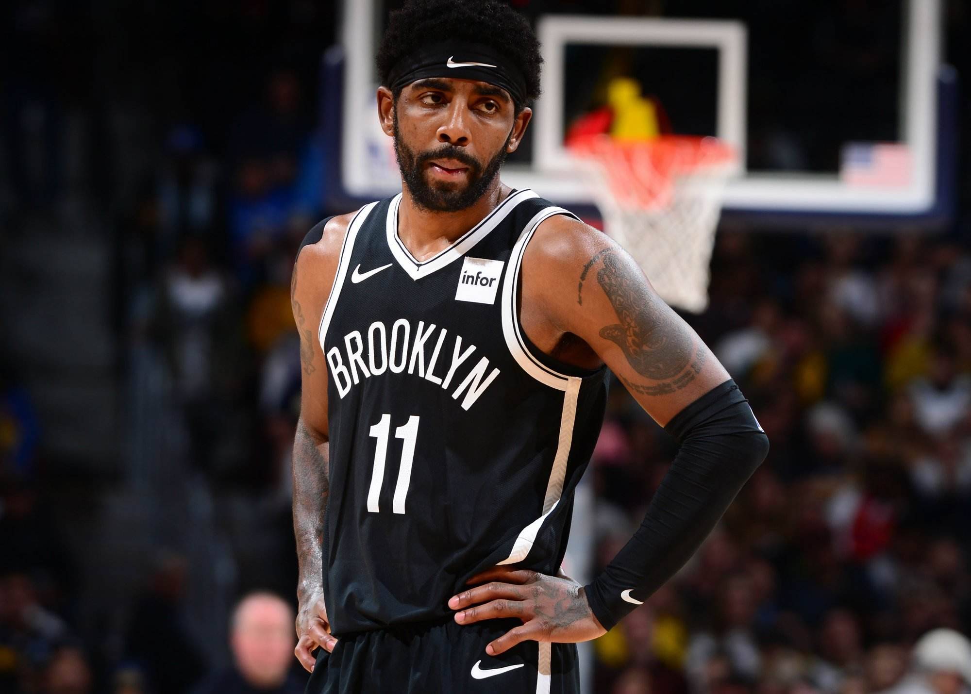 世体：因巴萨官方APP问题，约2000人无法下载门票进入球场（世体：巴萨官方App故障致约2000名球迷无法下载门票入场）