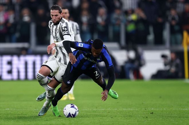 李璇：据我所知，现在球员的阴阳合同还有不少（李璇：据我了解，球员阴阳合同现象仍不在少数）