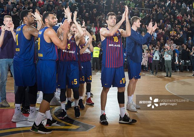 意媒：阿坎吉缺席国米训练，欧冠对阵利物浦出战成疑（据意媒报道，阿坎吉未参加国米训练，欧冠战利物浦出场成疑）