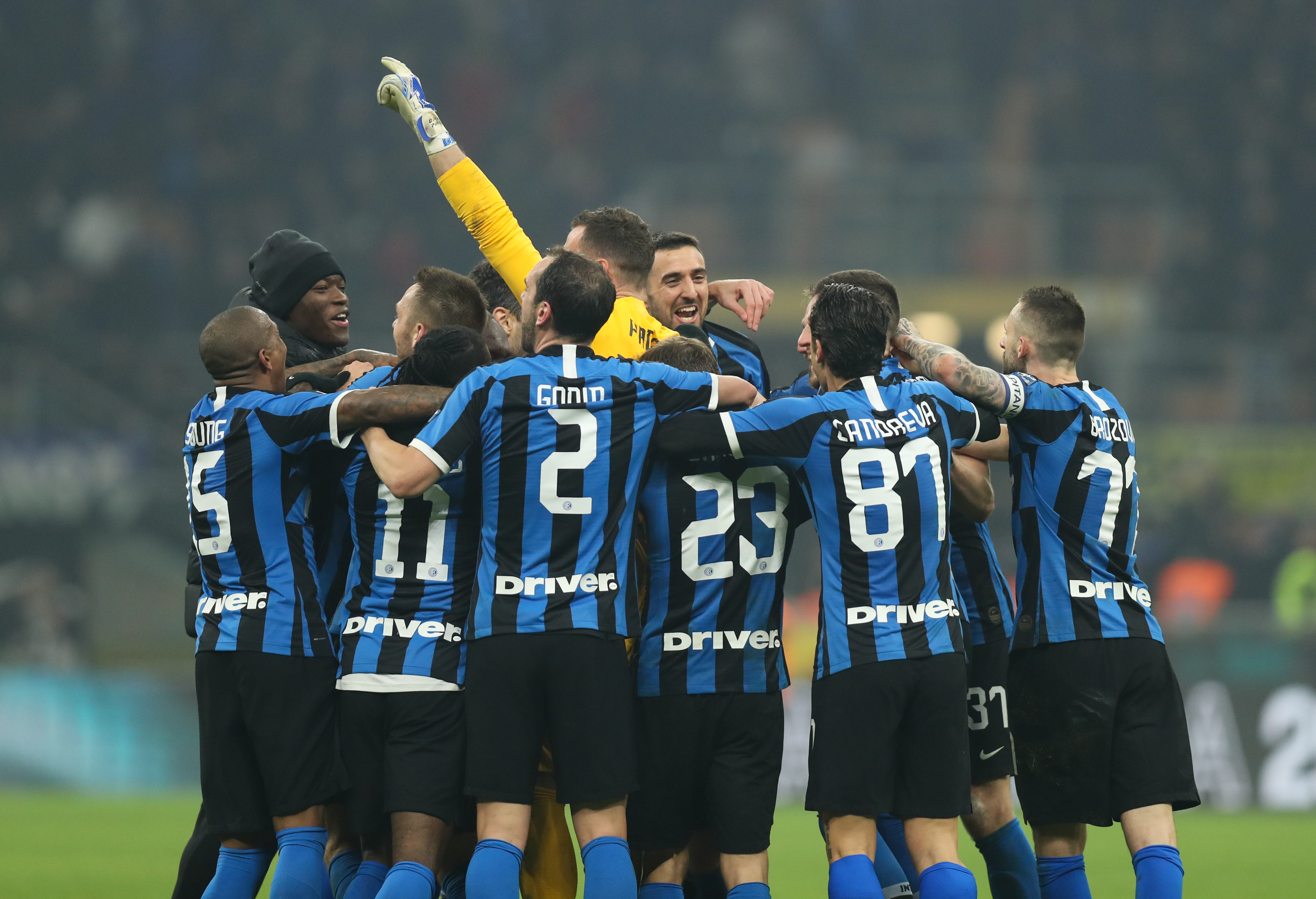 麦迪逊、范德芬4人出席中国香港行活动，指导中小学生踢球（麦迪逊携范德芬等四将亮相中国香港行，走进校园教中小学生踢球）