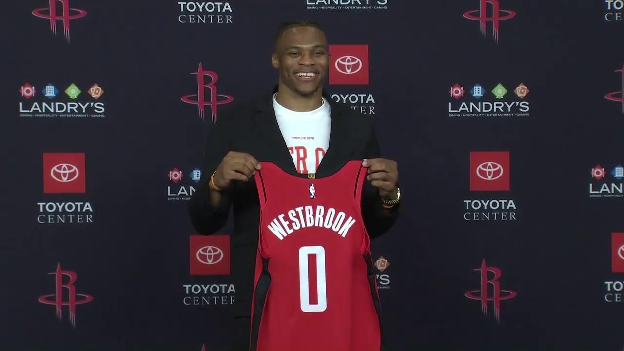 篮球湖人队内矛盾传闻升温，主帅紧急澄清（湖人队内矛盾传闻发酵，主帅火速出面辟谣）