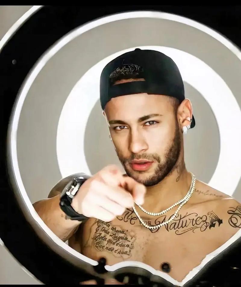 阿贾克斯客场4-2卡拉巴赫，格洛赫双响，多尔贝格、加埃建功（阿贾克斯客场4-2击退卡拉巴赫：格洛赫梅开二度，多尔贝格、加埃破门）