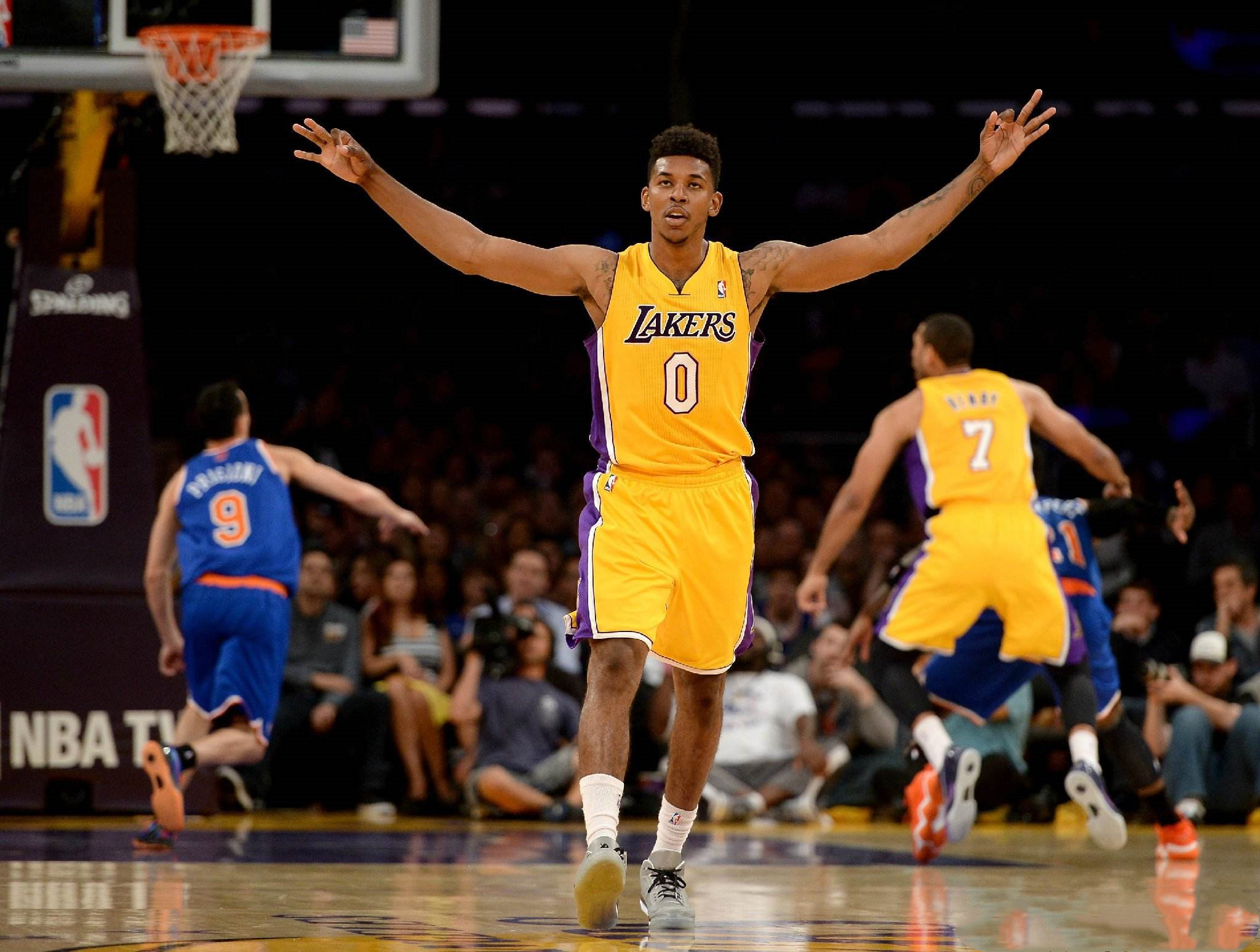 记者：伊萨克已回归纽卡训练，本周他将与俱乐部讨论未来（记者：伊萨克重返纽卡训练，本周将与俱乐部商讨未来规划）