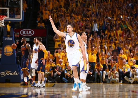 世体：齐达内现身伯纳乌但不会接替阿隆索，他只想执教法国（世体：齐达内现身伯纳乌，但无意接班阿隆索，只愿执教法国队）