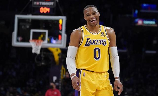 17岁273天，卡尔是拜仁队史德甲单场传射建功最年轻的球员（17岁273天！卡尔刷新拜仁纪录，成德甲单场传射最年轻球员）