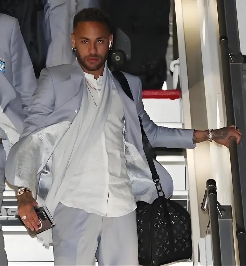 博尼：米兰德比氛围堪比皇马对阵巴萨；我要提升背身持球能力（博尼：米兰德比氛围媲美皇马巴萨国家德比；我需加强背身拿球能力）